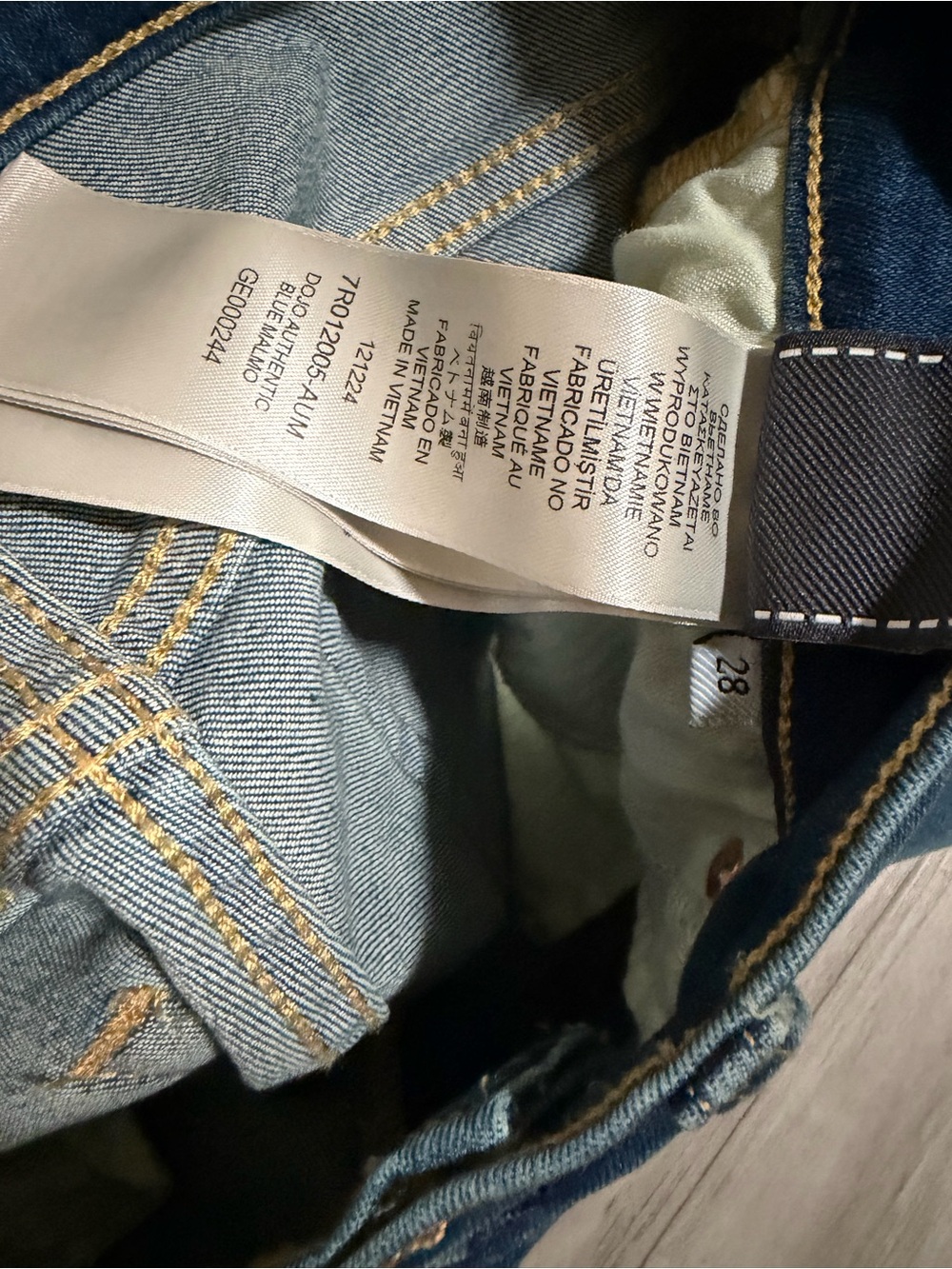 7 For All Mankind Dojo Jean Size 28 Never Worn - Picture 6 of 6